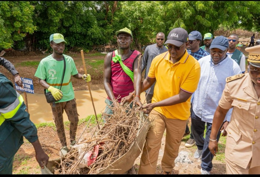 Visite du Ministre de l’Hydraulique et de l’Assainissement plusieurs quartiers suite aux fortes pluies du 16 juillet de Tambacounda