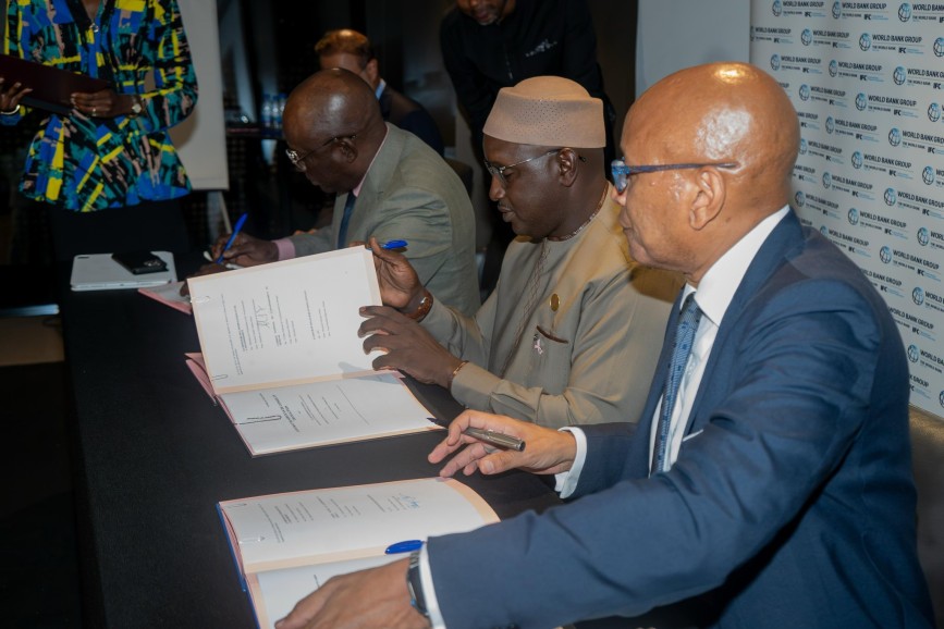 Cérémonie de signature du mandat conseil avec l’IFC pour la réalisation de la future station d’épuration de Tivaouane Peulh