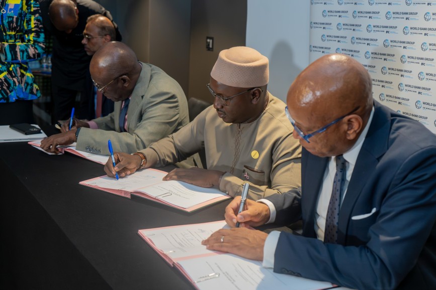 Cérémonie de signature du mandat conseil avec l’IFC pour la réalisation de la future station d’épuration de Tivaouane Peulh